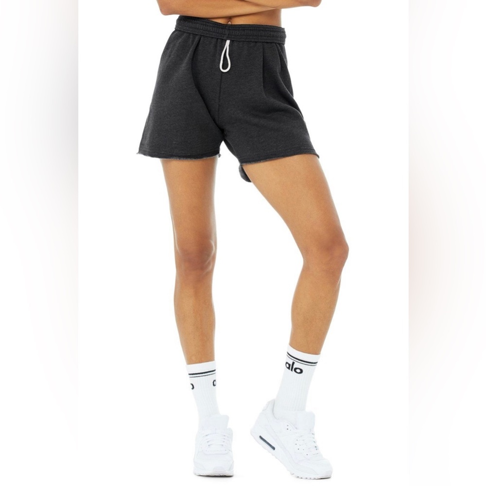 Alo Yoga GYM SWEAT SHORT - DARK HEATHER GREY
